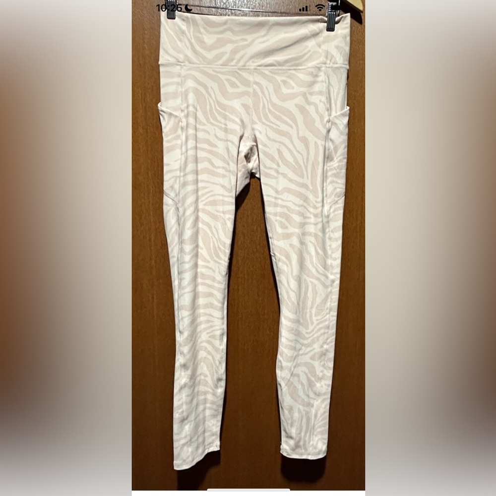 Fabletics PureLuxe Oasis Pink Zebra High Waisted 7/8 Tight Leggings Size Large
